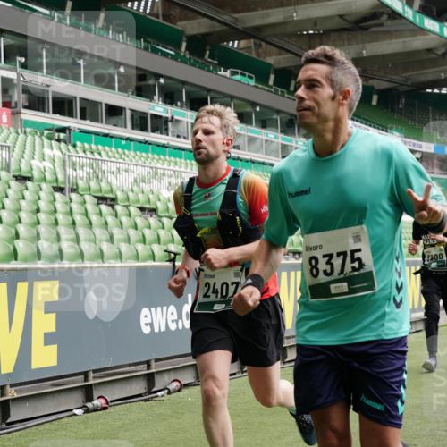 05.10.2025 - 20. swb-Marathon Bremen Michael Burmester http://msf.ph/oto/9330818 05.10.2025 13:03:07 Laufen im Stadion 97, 227, 293, 375, 396, 518, 527, 616, 721, 725, 729, 764, 828, 1121, 1178, 1405, 1425, 1469, 1507, 1568, 1670, 1704, 1705, 1733, 1836, 1944, 2357, 2393, 2407, 2597, 2696, 2772, 2791, 2960, 2984, 3019, 3147, 3313, 3424, 3917, 4026, 4321, 4322, 4464, 4714, 4769, 4817, 4885, 5431, 5527, 5755, 5763, 5867, 5884, 6138, 6215, 6325, 6417, 6481, 6666, 7217, 7315, 7316, 7407, 7433, 7540, 7607, 7653, 7659, 8375, 8526, 8957, 843, 921, 1744, 1924, 2272, 2774, 3217, 4129, 4847 meine-sportfotos.de