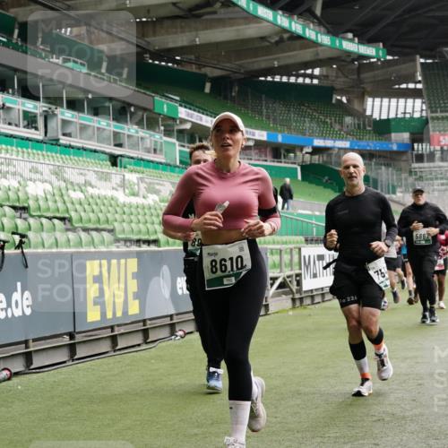 05.10.2025 - 20. swb-Marathon Bremen Michael Burmester http://msf.ph/oto/9330825 05.10.2025 13:03:08 Laufen im Stadion 97, 227, 293, 375, 396, 518, 527, 616, 721, 725, 729, 764, 828, 1121, 1178, 1405, 1425, 1469, 1507, 1568, 1670, 1704, 1705, 1733, 1836, 1944, 2357, 2393, 2407, 2597, 2696, 2772, 2791, 2960, 2984, 3019, 3147, 3313, 3424, 3917, 4026, 4321, 4322, 4714, 4769, 4817, 4885, 5431, 5527, 5755, 5763, 5867, 5884, 6138, 6215, 6325, 6417, 6481, 6666, 7217, 7315, 7316, 7407, 7433, 7540, 7607, 7653, 7659, 8375, 8526, 8957, 843, 921, 1744, 1924, 2272, 2774, 3217, 4129, 4847 meine-sportfotos.de