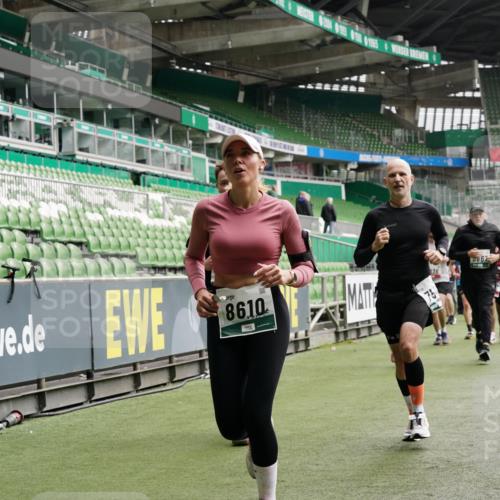 05.10.2025 - 20. swb-Marathon Bremen Michael Burmester http://msf.ph/oto/9330829 05.10.2025 13:03:08 Laufen im Stadion 97, 227, 293, 375, 396, 518, 527, 616, 721, 725, 729, 764, 828, 1121, 1178, 1405, 1425, 1469, 1507, 1568, 1670, 1704, 1705, 1733, 1836, 1944, 2357, 2393, 2407, 2597, 2696, 2772, 2791, 2960, 2984, 3019, 3147, 3313, 3424, 3917, 4026, 4321, 4322, 4714, 4769, 4817, 4885, 5431, 5527, 5755, 5763, 5867, 5884, 6138, 6215, 6325, 6417, 6481, 6666, 7217, 7315, 7316, 7407, 7433, 7540, 7607, 7653, 7659, 8375, 8526, 8957, 843, 921, 1744, 1924, 2272, 2774, 3217, 4129, 4847 meine-sportfotos.de