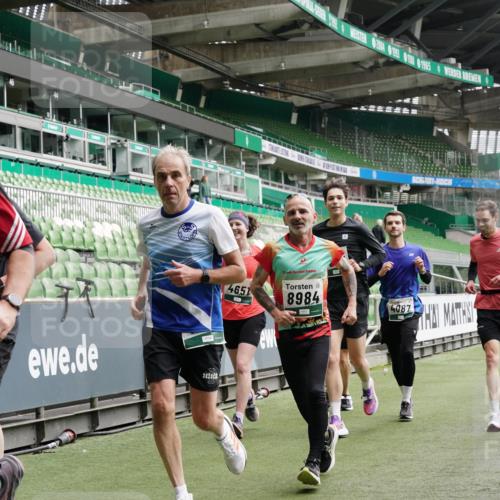05.10.2025 - 20. swb-Marathon Bremen Michael Burmester http://msf.ph/oto/9330830 05.10.2025 13:03:50 Laufen im Stadion 227, 360, 375, 396, 414, 527, 592, 725, 898, 958, 1019, 1067, 1084, 1178, 1275, 1331, 1336, 1413, 1425, 1468, 1469, 1507, 1514, 1695, 1705, 1975, 2016, 2339, 2375, 2407, 2567, 2597, 2696, 2791, 2960, 3037, 3072, 3313, 3485, 4005, 4053, 4087, 4335, 4453, 4462, 4524, 4528, 4637, 4638, 4651, 4767, 4769, 4793, 5043, 5137, 5162, 5212, 5236, 5343, 5410, 5431, 5489, 5523, 5527, 5763, 5867, 5966, 6011, 6138, 6145, 6287, 6414, 6417, 6447, 6529, 6584, 6635, 7315, 7316, 7540, 7607, 7653 meine-sportfotos.de