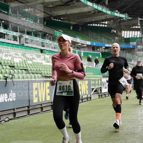 05.10.2025 - 20. swb-Marathon Bremen Michael Burmester http://msf.ph/oto/9330833 05.10.2025 13:03:08 Laufen im Stadion 97, 227, 293, 375, 396, 518, 527, 616, 721, 725, 729, 764, 828, 1121, 1178, 1405, 1425, 1469, 1507, 1568, 1670, 1704, 1705, 1733, 1836, 1944, 2357, 2393, 2407, 2597, 2696, 2772, 2791, 2960, 2984, 3019, 3147, 3313, 3424, 3917, 4026, 4321, 4322, 4714, 4769, 4817, 4885, 5431, 5527, 5755, 5763, 5867, 5884, 6138, 6215, 6325, 6417, 6481, 6666, 7217, 7315, 7316, 7407, 7433, 7540, 7607, 7653, 7659, 8375, 8526, 8957, 843, 921, 1744, 1924, 2272, 2774, 3217, 4129, 4847 meine-sportfotos.de