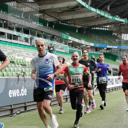 05.10.2025 - 20. swb-Marathon Bremen Michael Burmester http://msf.ph/oto/9330834 05.10.2025 13:03:50 Laufen im Stadion 227, 360, 375, 396, 414, 527, 592, 725, 898, 958, 1019, 1067, 1084, 1178, 1275, 1331, 1336, 1413, 1425, 1468, 1469, 1507, 1514, 1695, 1705, 1975, 2016, 2339, 2375, 2407, 2567, 2597, 2696, 2791, 2960, 3037, 3072, 3313, 3485, 4005, 4053, 4087, 4335, 4453, 4462, 4524, 4528, 4637, 4638, 4651, 4767, 4769, 4793, 5043, 5137, 5162, 5212, 5236, 5343, 5410, 5431, 5489, 5523, 5527, 5763, 5867, 5966, 6011, 6138, 6145, 6287, 6414, 6417, 6447, 6529, 6584, 6635, 7315, 7316, 7540, 7607, 7653 meine-sportfotos.de