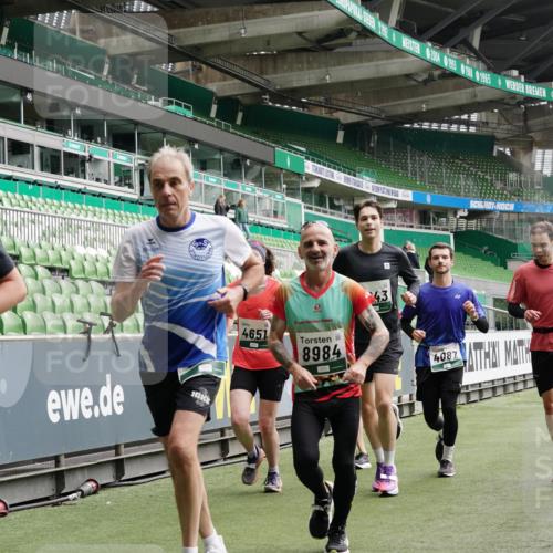 05.10.2025 - 20. swb-Marathon Bremen Michael Burmester http://msf.ph/oto/9330838 05.10.2025 13:03:50 Laufen im Stadion 227, 360, 375, 396, 414, 527, 592, 725, 898, 958, 1019, 1067, 1084, 1178, 1275, 1331, 1336, 1413, 1425, 1468, 1469, 1507, 1514, 1695, 1705, 1975, 2016, 2339, 2375, 2407, 2567, 2597, 2696, 2791, 2960, 3037, 3072, 3313, 3485, 4005, 4053, 4087, 4335, 4453, 4462, 4524, 4528, 4637, 4638, 4651, 4767, 4769, 4793, 5043, 5137, 5162, 5212, 5236, 5343, 5410, 5431, 5489, 5523, 5527, 5763, 5867, 5966, 6011, 6138, 6145, 6287, 6414, 6417, 6447, 6529, 6584, 6635, 7315, 7316, 7540, 7607, 7653 meine-sportfotos.de