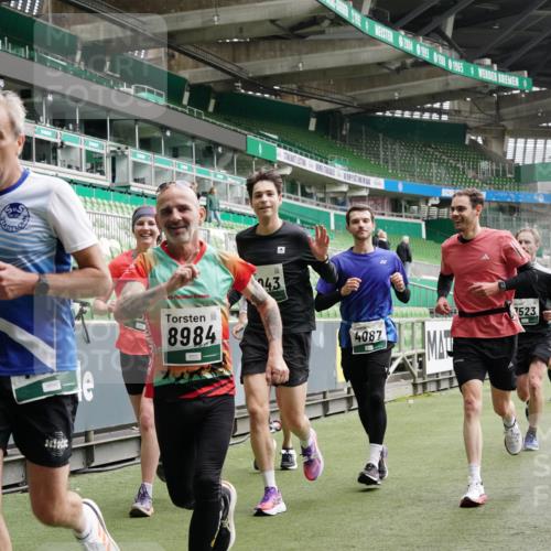 05.10.2025 - 20. swb-Marathon Bremen Michael Burmester http://msf.ph/oto/9330841 05.10.2025 13:03:51 Laufen im Stadion 227, 360, 375, 396, 414, 527, 592, 725, 898, 958, 1019, 1067, 1084, 1178, 1275, 1331, 1336, 1413, 1425, 1468, 1469, 1507, 1514, 1695, 1705, 1975, 2016, 2339, 2375, 2407, 2567, 2597, 2696, 2791, 2960, 3037, 3072, 3313, 3485, 4005, 4053, 4087, 4335, 4453, 4462, 4524, 4528, 4637, 4638, 4651, 4767, 4769, 4793, 5043, 5137, 5162, 5212, 5236, 5343, 5410, 5431, 5489, 5523, 5527, 5763, 5867, 5966, 5969, 6011, 6138, 6145, 6287, 6414, 6447, 6529, 6584, 6635, 7315, 7316, 7540, 7607, 7653 meine-sportfotos.de