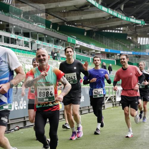 05.10.2025 - 20. swb-Marathon Bremen Michael Burmester http://msf.ph/oto/9330845 05.10.2025 13:03:51 Laufen im Stadion 227, 360, 375, 396, 414, 527, 592, 725, 898, 958, 1019, 1067, 1084, 1178, 1275, 1331, 1336, 1413, 1425, 1468, 1469, 1507, 1514, 1695, 1705, 1975, 2016, 2339, 2375, 2407, 2567, 2597, 2696, 2791, 2960, 3037, 3072, 3313, 3485, 4005, 4053, 4087, 4335, 4453, 4462, 4524, 4528, 4637, 4638, 4651, 4767, 4769, 4793, 5043, 5137, 5162, 5212, 5236, 5343, 5410, 5431, 5489, 5523, 5527, 5763, 5867, 5966, 5969, 6011, 6138, 6145, 6287, 6414, 6447, 6529, 6584, 6635, 7315, 7316, 7540, 7607, 7653 meine-sportfotos.de