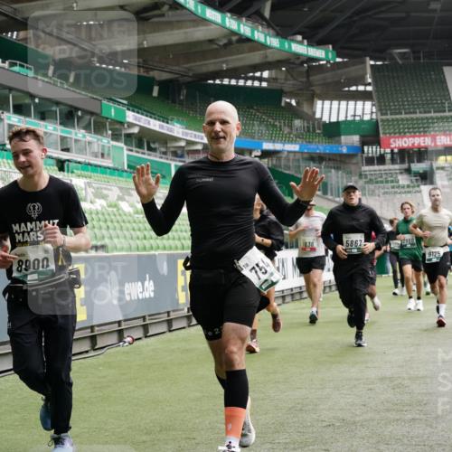 05.10.2025 - 20. swb-Marathon Bremen Michael Burmester http://msf.ph/oto/9330846 05.10.2025 13:03:09 Laufen im Stadion 97, 227, 293, 375, 396, 518, 527, 616, 721, 725, 729, 764, 828, 1121, 1178, 1405, 1425, 1469, 1507, 1568, 1670, 1704, 1705, 1733, 1836, 1944, 2357, 2393, 2407, 2597, 2696, 2772, 2791, 2960, 2984, 3019, 3147, 3313, 3424, 3917, 4026, 4321, 4322, 4714, 4767, 4769, 4817, 4885, 5431, 5527, 5755, 5763, 5867, 5884, 6138, 6215, 6325, 6417, 6481, 6666, 7217, 7315, 7316, 7407, 7433, 7540, 7607, 7653, 7659, 8375, 8526, 8957, 729, 843, 921, 1744, 1924, 2272, 2774, 3217, 4129, 4847 meine-sportfotos.de
