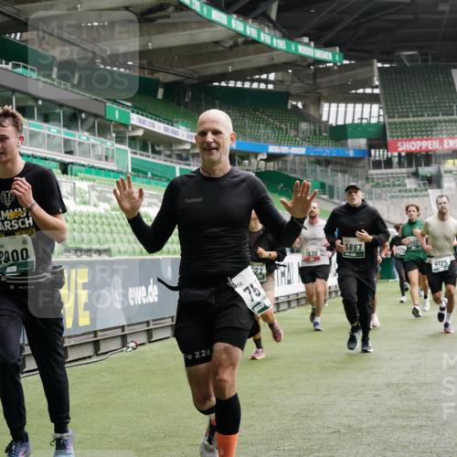 05.10.2025 - 20. swb-Marathon Bremen Michael Burmester http://msf.ph/oto/9330850 05.10.2025 13:03:09 Laufen im Stadion 97, 227, 293, 375, 396, 518, 527, 616, 721, 725, 729, 764, 828, 1121, 1178, 1405, 1425, 1469, 1507, 1568, 1670, 1704, 1705, 1733, 1836, 1944, 2357, 2393, 2407, 2597, 2696, 2772, 2791, 2960, 2984, 3019, 3147, 3313, 3424, 3917, 4026, 4321, 4322, 4714, 4767, 4769, 4817, 4885, 5431, 5527, 5755, 5763, 5867, 5884, 6138, 6215, 6325, 6417, 6481, 6666, 7217, 7315, 7316, 7407, 7433, 7540, 7607, 7653, 7659, 8375, 8526, 8957, 729, 843, 921, 1744, 1924, 2272, 2774, 3217, 4129, 4847 meine-sportfotos.de