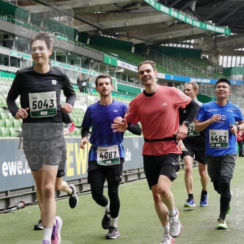 05.10.2025 - 20. swb-Marathon Bremen Michael Burmester http://msf.ph/oto/9330853 05.10.2025 13:03:52 Laufen im Stadion 227, 360, 375, 396, 414, 527, 592, 725, 898, 958, 1019, 1067, 1084, 1178, 1275, 1331, 1336, 1413, 1425, 1468, 1469, 1507, 1514, 1695, 1705, 1975, 2016, 2339, 2375, 2567, 2597, 2696, 2791, 2960, 3037, 3072, 3313, 3485, 4005, 4053, 4087, 4335, 4453, 4462, 4524, 4528, 4637, 4638, 4651, 4767, 4769, 4793, 5043, 5137, 5162, 5212, 5236, 5343, 5410, 5431, 5489, 5523, 5527, 5763, 5867, 5966, 5969, 6011, 6138, 6145, 6287, 6414, 6447, 6529, 6584, 6635, 7315, 7316, 7540, 7607, 7653, 375 meine-sportfotos.de