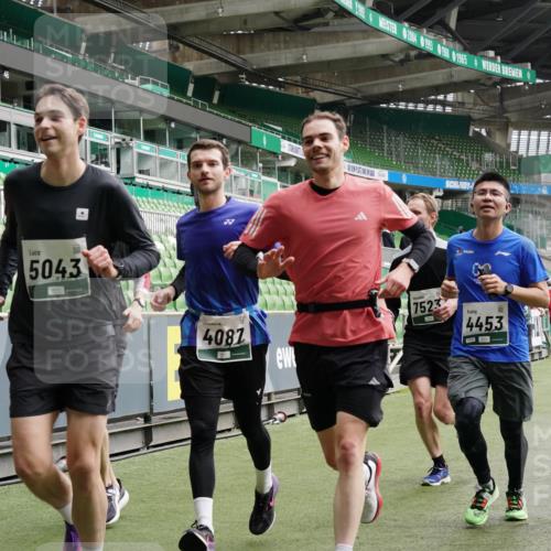 05.10.2025 - 20. swb-Marathon Bremen Michael Burmester http://msf.ph/oto/9330861 05.10.2025 13:03:52 Laufen im Stadion 227, 360, 375, 396, 414, 527, 592, 725, 898, 958, 1019, 1067, 1084, 1178, 1275, 1331, 1336, 1413, 1425, 1468, 1469, 1507, 1514, 1695, 1705, 1975, 2016, 2339, 2375, 2567, 2597, 2696, 2791, 2960, 3037, 3072, 3313, 3485, 4005, 4053, 4087, 4335, 4453, 4462, 4524, 4528, 4637, 4638, 4651, 4767, 4769, 4793, 5043, 5137, 5162, 5212, 5236, 5343, 5410, 5431, 5489, 5523, 5527, 5763, 5867, 5966, 5969, 6011, 6138, 6145, 6287, 6414, 6447, 6529, 6584, 6635, 7315, 7316, 7540, 7607, 7653, 375 meine-sportfotos.de