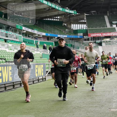 05.10.2025 - 20. swb-Marathon Bremen Michael Burmester http://msf.ph/oto/9330862 05.10.2025 13:03:10 Laufen im Stadion 97, 227, 293, 375, 396, 518, 527, 616, 721, 725, 764, 828, 1121, 1178, 1405, 1425, 1469, 1507, 1568, 1670, 1704, 1705, 1733, 1836, 1944, 2357, 2393, 2407, 2597, 2696, 2772, 2791, 2960, 2984, 3019, 3147, 3313, 3424, 3917, 4026, 4321, 4322, 4714, 4767, 4769, 4885, 5410, 5431, 5527, 5755, 5763, 5867, 5884, 6138, 6215, 6325, 6417, 6481, 6666, 7217, 7315, 7316, 7407, 7433, 7540, 7607, 7653, 7659, 8375, 8526, 8957, 97, 729, 843, 921, 2272, 2774, 3217, 4129, 4847 meine-sportfotos.de