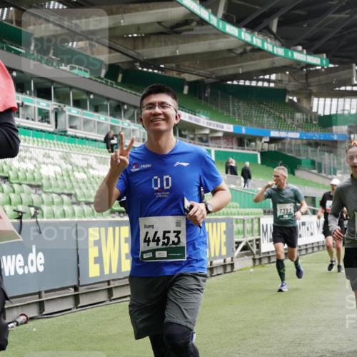 05.10.2025 - 20. swb-Marathon Bremen Michael Burmester http://msf.ph/oto/9330868 05.10.2025 13:03:53 Laufen im Stadion 227, 360, 396, 414, 527, 592, 725, 898, 958, 1019, 1067, 1084, 1178, 1275, 1331, 1336, 1413, 1425, 1468, 1469, 1507, 1514, 1695, 1705, 1914, 1975, 2016, 2339, 2375, 2567, 2597, 2696, 2791, 2960, 3037, 3072, 3313, 3485, 4005, 4053, 4087, 4335, 4453, 4462, 4524, 4528, 4637, 4638, 4651, 4767, 4769, 4793, 4840, 5043, 5137, 5162, 5212, 5236, 5343, 5410, 5431, 5489, 5523, 5763, 5867, 5966, 5969, 6011, 6138, 6145, 6287, 6414, 6447, 6529, 6584, 6635, 7315, 7316, 7607, 7653, 227, 375 meine-sportfotos.de