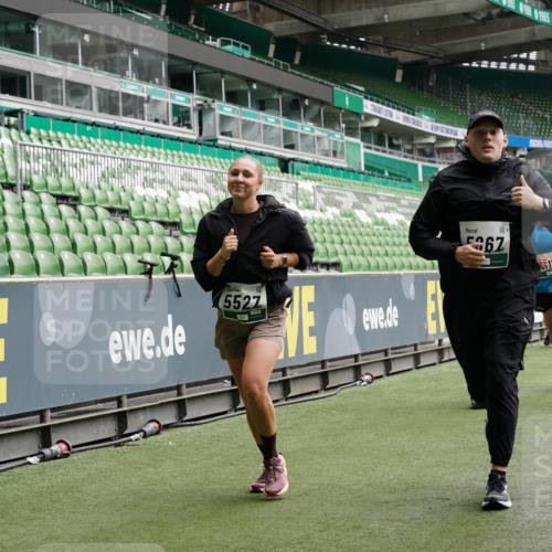 05.10.2025 - 20. swb-Marathon Bremen Michael Burmester http://msf.ph/oto/9330871 05.10.2025 13:03:11 Laufen im Stadion 227, 293, 375, 396, 518, 527, 616, 721, 725, 764, 828, 1121, 1178, 1275, 1405, 1425, 1469, 1507, 1568, 1670, 1704, 1705, 1733, 1836, 1944, 2357, 2393, 2407, 2597, 2696, 2772, 2791, 2960, 2984, 3019, 3147, 3313, 3424, 3917, 4026, 4321, 4322, 4714, 4767, 4769, 4885, 5410, 5431, 5527, 5755, 5763, 5867, 5884, 6138, 6215, 6325, 6417, 6481, 6666, 7217, 7315, 7316, 7407, 7433, 7540, 7607, 7653, 7659, 8375, 8526, 8957, 97, 518, 729, 843, 921, 1704, 2272, 2774, 3217, 4129, 4847 meine-sportfotos.de
