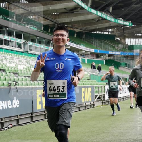 05.10.2025 - 20. swb-Marathon Bremen Michael Burmester http://msf.ph/oto/9330872 05.10.2025 13:03:53 Laufen im Stadion 227, 360, 396, 414, 527, 592, 725, 898, 958, 1019, 1067, 1084, 1178, 1275, 1331, 1336, 1413, 1425, 1468, 1469, 1507, 1514, 1695, 1705, 1914, 1975, 2016, 2339, 2375, 2567, 2597, 2696, 2791, 2960, 3037, 3072, 3313, 3485, 4005, 4053, 4087, 4335, 4453, 4462, 4524, 4528, 4637, 4638, 4651, 4767, 4769, 4793, 4840, 5043, 5137, 5162, 5212, 5236, 5343, 5410, 5431, 5489, 5523, 5763, 5867, 5966, 5969, 6011, 6138, 6145, 6287, 6414, 6447, 6529, 6584, 6635, 7315, 7316, 7607, 7653, 227, 375 meine-sportfotos.de