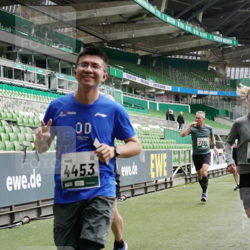 05.10.2025 - 20. swb-Marathon Bremen Michael Burmester http://msf.ph/oto/9330875 05.10.2025 13:03:53 Laufen im Stadion 227, 360, 396, 414, 527, 592, 725, 898, 958, 1019, 1067, 1084, 1178, 1275, 1331, 1336, 1413, 1425, 1468, 1469, 1507, 1514, 1695, 1705, 1914, 1975, 2016, 2339, 2375, 2567, 2597, 2696, 2791, 2960, 3037, 3072, 3313, 3485, 4005, 4053, 4087, 4335, 4453, 4462, 4524, 4528, 4637, 4638, 4651, 4767, 4769, 4793, 4840, 5043, 5137, 5162, 5212, 5236, 5343, 5410, 5431, 5489, 5523, 5763, 5867, 5966, 5969, 6011, 6138, 6145, 6287, 6414, 6447, 6529, 6584, 6635, 7315, 7316, 7607, 7653, 227, 375 meine-sportfotos.de