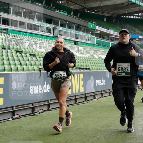 05.10.2025 - 20. swb-Marathon Bremen Michael Burmester http://msf.ph/oto/9330876 05.10.2025 13:03:11 Laufen im Stadion 227, 293, 375, 396, 518, 527, 616, 721, 725, 764, 828, 1121, 1178, 1275, 1405, 1425, 1469, 1507, 1568, 1670, 1704, 1705, 1733, 1836, 1944, 2357, 2393, 2407, 2597, 2696, 2772, 2791, 2960, 2984, 3019, 3147, 3313, 3424, 3917, 4026, 4321, 4322, 4714, 4767, 4769, 4885, 5410, 5431, 5527, 5755, 5763, 5867, 5884, 6138, 6215, 6325, 6417, 6481, 6666, 7217, 7315, 7316, 7407, 7433, 7540, 7607, 7653, 7659, 8375, 8526, 8957, 97, 518, 729, 843, 921, 1704, 2272, 2774, 3217, 4129, 4847 meine-sportfotos.de