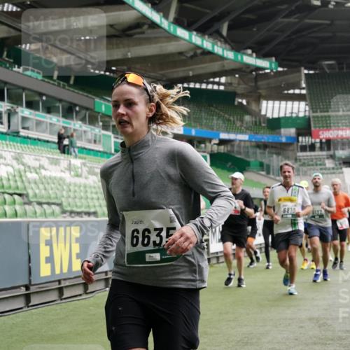 05.10.2025 - 20. swb-Marathon Bremen Michael Burmester http://msf.ph/oto/9330887 05.10.2025 13:03:54 Laufen im Stadion 360, 396, 414, 527, 592, 725, 898, 958, 1019, 1067, 1084, 1178, 1275, 1331, 1336, 1413, 1425, 1468, 1469, 1507, 1514, 1695, 1705, 1914, 1975, 2016, 2339, 2375, 2567, 2597, 2696, 2791, 3037, 3072, 3313, 3485, 4005, 4053, 4087, 4335, 4453, 4462, 4524, 4528, 4637, 4638, 4651, 4767, 4769, 4793, 4840, 5043, 5137, 5162, 5212, 5236, 5343, 5410, 5431, 5489, 5523, 5763, 5832, 5867, 5966, 5969, 6011, 6138, 6145, 6287, 6414, 6447, 6529, 6584, 6635, 7315, 7316, 7607, 7653, 227, 375 meine-sportfotos.de