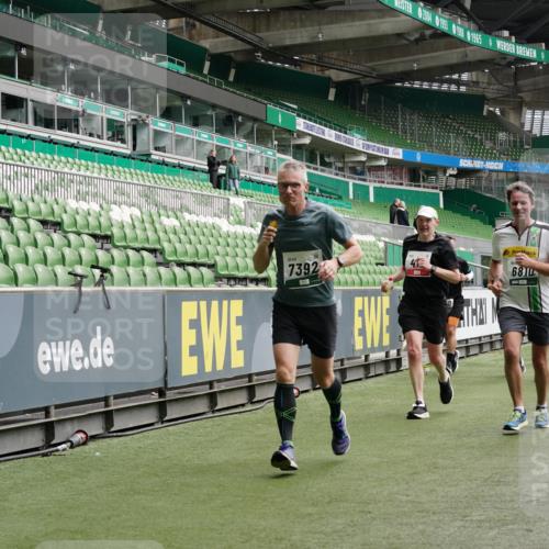 05.10.2025 - 20. swb-Marathon Bremen Michael Burmester http://msf.ph/oto/9330895 05.10.2025 13:03:55 Laufen im Stadion 360, 396, 414, 527, 592, 725, 898, 958, 1019, 1067, 1084, 1178, 1275, 1331, 1336, 1413, 1425, 1468, 1469, 1507, 1514, 1695, 1705, 1852, 1914, 1975, 2016, 2339, 2375, 2567, 2597, 2696, 2791, 3037, 3072, 3313, 3485, 4005, 4053, 4087, 4335, 4453, 4462, 4524, 4528, 4637, 4638, 4651, 4767, 4769, 4793, 4840, 5043, 5137, 5162, 5212, 5236, 5343, 5410, 5431, 5489, 5523, 5763, 5832, 5966, 5969, 6011, 6138, 6145, 6287, 6414, 6447, 6529, 6584, 6635, 7607, 7653, 227, 375 meine-sportfotos.de
