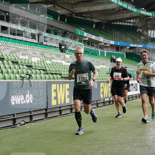 05.10.2025 - 20. swb-Marathon Bremen Michael Burmester http://msf.ph/oto/9330899 05.10.2025 13:03:55 Laufen im Stadion 360, 396, 414, 527, 592, 725, 898, 958, 1019, 1067, 1084, 1178, 1275, 1331, 1336, 1413, 1425, 1468, 1469, 1507, 1514, 1695, 1705, 1852, 1914, 1975, 2016, 2339, 2375, 2567, 2597, 2696, 2791, 3037, 3072, 3313, 3485, 4005, 4053, 4087, 4335, 4453, 4462, 4524, 4528, 4637, 4638, 4651, 4767, 4769, 4793, 4840, 5043, 5137, 5162, 5212, 5236, 5343, 5410, 5431, 5489, 5523, 5763, 5832, 5966, 5969, 6011, 6138, 6145, 6287, 6414, 6447, 6529, 6584, 6635, 7607, 7653, 227, 375 meine-sportfotos.de