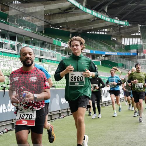 05.10.2025 - 20. swb-Marathon Bremen Michael Burmester http://msf.ph/oto/9330900 05.10.2025 13:03:13 Laufen im Stadion 227, 293, 375, 396, 527, 616, 721, 725, 764, 828, 1121, 1178, 1275, 1405, 1425, 1469, 1507, 1568, 1670, 1705, 1733, 1836, 1944, 2357, 2375, 2393, 2407, 2597, 2696, 2772, 2791, 2960, 2984, 3019, 3147, 3313, 3424, 3917, 4026, 4321, 4322, 4714, 4767, 4769, 4885, 5410, 5431, 5527, 5755, 5763, 5867, 5884, 6138, 6215, 6417, 6481, 6666, 7315, 7316, 7407, 7433, 7540, 7607, 7653, 7659, 8375, 8526, 8957, 97, 518, 729, 843, 921, 1704, 2272, 2772, 2774, 3217, 4129, 4847 meine-sportfotos.de