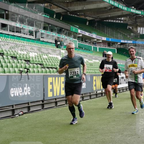 05.10.2025 - 20. swb-Marathon Bremen Michael Burmester http://msf.ph/oto/9330903 05.10.2025 13:03:55 Laufen im Stadion 360, 396, 414, 527, 592, 725, 898, 958, 1019, 1067, 1084, 1178, 1275, 1331, 1336, 1413, 1425, 1468, 1469, 1507, 1514, 1695, 1705, 1852, 1914, 1975, 2016, 2339, 2375, 2567, 2597, 2696, 2791, 3037, 3072, 3313, 3485, 4005, 4053, 4087, 4335, 4453, 4462, 4524, 4528, 4637, 4638, 4651, 4767, 4769, 4793, 4840, 5043, 5137, 5162, 5212, 5236, 5343, 5410, 5431, 5489, 5523, 5763, 5832, 5966, 5969, 6011, 6138, 6145, 6287, 6414, 6447, 6529, 6584, 6635, 7607, 7653, 227, 375 meine-sportfotos.de