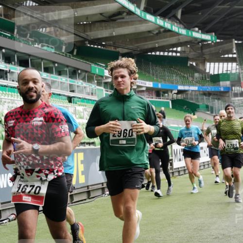 05.10.2025 - 20. swb-Marathon Bremen Michael Burmester http://msf.ph/oto/9330904 05.10.2025 13:03:14 Laufen im Stadion 227, 293, 375, 396, 527, 616, 721, 725, 764, 828, 1067, 1121, 1178, 1275, 1405, 1425, 1469, 1507, 1568, 1670, 1705, 1733, 1836, 1944, 2339, 2357, 2375, 2393, 2407, 2597, 2696, 2791, 2960, 2984, 3019, 3147, 3313, 3424, 3917, 4026, 4321, 4322, 4714, 4767, 4769, 4885, 5410, 5431, 5527, 5755, 5763, 5867, 5884, 6138, 6215, 6417, 6481, 6666, 7315, 7316, 7407, 7433, 7540, 7607, 7653, 7659, 8375, 8526, 8957, 97, 518, 729, 843, 921, 1704, 2272, 2772, 2774, 3217, 3917, 4129, 4847 meine-sportfotos.de