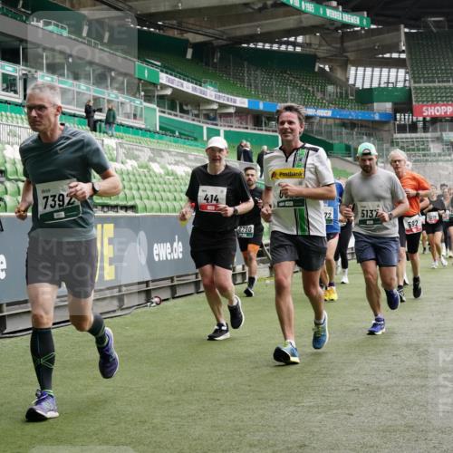05.10.2025 - 20. swb-Marathon Bremen Michael Burmester http://msf.ph/oto/9330907 05.10.2025 13:03:56 Laufen im Stadion 360, 396, 414, 527, 592, 725, 898, 958, 1019, 1067, 1084, 1178, 1275, 1331, 1336, 1413, 1425, 1468, 1469, 1507, 1514, 1695, 1705, 1852, 1914, 1975, 2016, 2339, 2375, 2567, 2597, 2696, 2791, 3037, 3072, 3313, 3485, 4005, 4053, 4087, 4335, 4453, 4462, 4524, 4528, 4637, 4638, 4651, 4767, 4793, 4840, 5043, 5137, 5162, 5212, 5236, 5343, 5410, 5431, 5489, 5523, 5763, 5832, 5966, 5969, 6011, 6138, 6145, 6287, 6414, 6447, 6529, 6584, 6635, 7607, 7653, 227, 375 meine-sportfotos.de