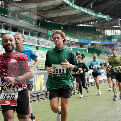05.10.2025 - 20. swb-Marathon Bremen Michael Burmester http://msf.ph/oto/9330908 05.10.2025 13:03:14 Laufen im Stadion 227, 293, 375, 396, 527, 616, 721, 725, 764, 828, 1067, 1121, 1178, 1275, 1405, 1425, 1469, 1507, 1568, 1670, 1705, 1733, 1836, 1944, 2339, 2357, 2375, 2393, 2407, 2597, 2696, 2791, 2960, 2984, 3019, 3147, 3313, 3424, 3917, 4026, 4321, 4322, 4714, 4767, 4769, 4885, 5410, 5431, 5527, 5755, 5763, 5867, 5884, 6138, 6215, 6417, 6481, 6666, 7315, 7316, 7407, 7433, 7540, 7607, 7653, 7659, 8375, 8526, 8957, 97, 518, 729, 843, 921, 1704, 2272, 2772, 2774, 3217, 3917, 4129, 4847 meine-sportfotos.de