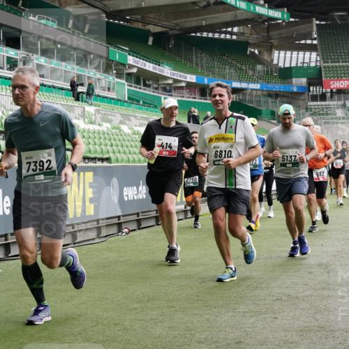 05.10.2025 - 20. swb-Marathon Bremen Michael Burmester http://msf.ph/oto/9330911 05.10.2025 13:03:56 Laufen im Stadion 360, 396, 414, 527, 592, 725, 898, 958, 1019, 1067, 1084, 1178, 1275, 1331, 1336, 1413, 1425, 1468, 1469, 1507, 1514, 1695, 1705, 1852, 1914, 1975, 2016, 2339, 2375, 2567, 2597, 2696, 2791, 3037, 3072, 3313, 3485, 4005, 4053, 4087, 4335, 4453, 4462, 4524, 4528, 4637, 4638, 4651, 4767, 4793, 4840, 5043, 5137, 5162, 5212, 5236, 5343, 5410, 5431, 5489, 5523, 5763, 5832, 5966, 5969, 6011, 6138, 6145, 6287, 6414, 6447, 6529, 6584, 6635, 7607, 7653, 227, 375 meine-sportfotos.de