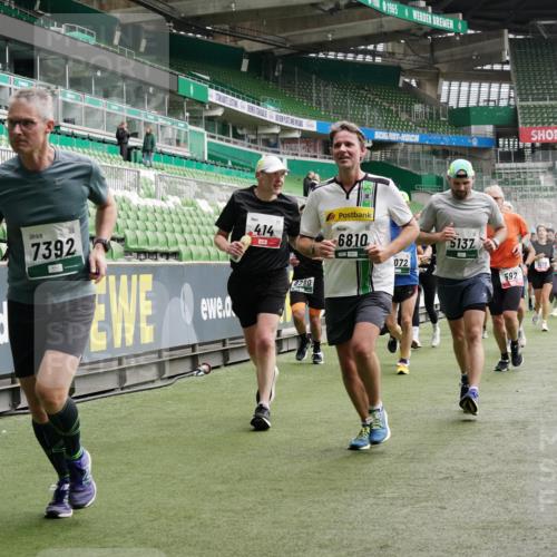 05.10.2025 - 20. swb-Marathon Bremen Michael Burmester http://msf.ph/oto/9330915 05.10.2025 13:03:56 Laufen im Stadion 360, 396, 414, 527, 592, 725, 898, 958, 1019, 1067, 1084, 1178, 1275, 1331, 1336, 1413, 1425, 1468, 1469, 1507, 1514, 1695, 1705, 1852, 1914, 1975, 2016, 2339, 2375, 2567, 2597, 2696, 2791, 3037, 3072, 3313, 3485, 4005, 4053, 4087, 4335, 4453, 4462, 4524, 4528, 4637, 4638, 4651, 4767, 4793, 4840, 5043, 5137, 5162, 5212, 5236, 5343, 5410, 5431, 5489, 5523, 5763, 5832, 5966, 5969, 6011, 6138, 6145, 6287, 6414, 6447, 6529, 6584, 6635, 7607, 7653, 227, 375 meine-sportfotos.de