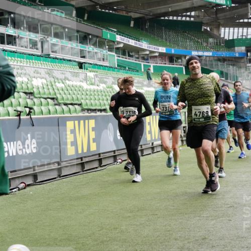 05.10.2025 - 20. swb-Marathon Bremen Michael Burmester http://msf.ph/oto/9330920 05.10.2025 13:03:15 Laufen im Stadion 227, 293, 375, 396, 527, 616, 721, 725, 764, 828, 1067, 1121, 1178, 1275, 1331, 1405, 1425, 1469, 1507, 1568, 1670, 1705, 1733, 1836, 1944, 2339, 2357, 2375, 2393, 2407, 2597, 2696, 2791, 2960, 2984, 3019, 3147, 3313, 3424, 4026, 4321, 4714, 4767, 4769, 4885, 5410, 5431, 5523, 5527, 5755, 5763, 5867, 5884, 6138, 6215, 6417, 6481, 6666, 7315, 7316, 7407, 7540, 7607, 7653, 8375, 8526, 8957, 97, 518, 729, 843, 921, 1704, 2772, 2774, 3217, 3917, 4129, 4847 meine-sportfotos.de