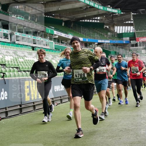05.10.2025 - 20. swb-Marathon Bremen Michael Burmester http://msf.ph/oto/9330924 05.10.2025 13:03:15 Laufen im Stadion 227, 293, 375, 396, 527, 616, 721, 725, 764, 828, 1067, 1121, 1178, 1275, 1331, 1405, 1425, 1469, 1507, 1568, 1670, 1705, 1733, 1836, 1944, 2339, 2357, 2375, 2393, 2407, 2597, 2696, 2791, 2960, 2984, 3019, 3147, 3313, 3424, 4026, 4321, 4714, 4767, 4769, 4885, 5410, 5431, 5523, 5527, 5755, 5763, 5867, 5884, 6138, 6215, 6417, 6481, 6666, 7315, 7316, 7407, 7540, 7607, 7653, 8375, 8526, 8957, 97, 518, 729, 843, 921, 1704, 2772, 2774, 3217, 3917, 4129, 4847 meine-sportfotos.de