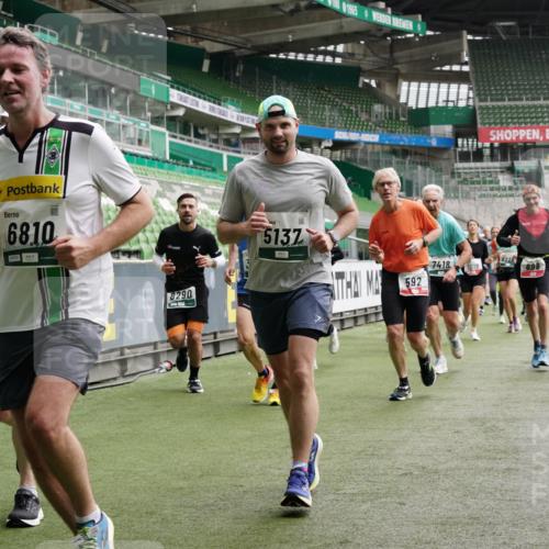 05.10.2025 - 20. swb-Marathon Bremen Michael Burmester http://msf.ph/oto/9330931 05.10.2025 13:03:58 Laufen im Stadion 360, 396, 414, 527, 592, 725, 898, 958, 1019, 1067, 1084, 1178, 1275, 1331, 1336, 1413, 1425, 1468, 1469, 1507, 1514, 1695, 1705, 1852, 1914, 1975, 1997, 2016, 2339, 2375, 2567, 2696, 2791, 3037, 3072, 3313, 3485, 4005, 4053, 4087, 4335, 4453, 4462, 4524, 4528, 4637, 4638, 4651, 4767, 4793, 4840, 5043, 5137, 5162, 5212, 5236, 5343, 5410, 5489, 5523, 5763, 5832, 5966, 5969, 6011, 6138, 6145, 6287, 6414, 6447, 6529, 6584, 6635, 7607, 227, 375, 2597 meine-sportfotos.de