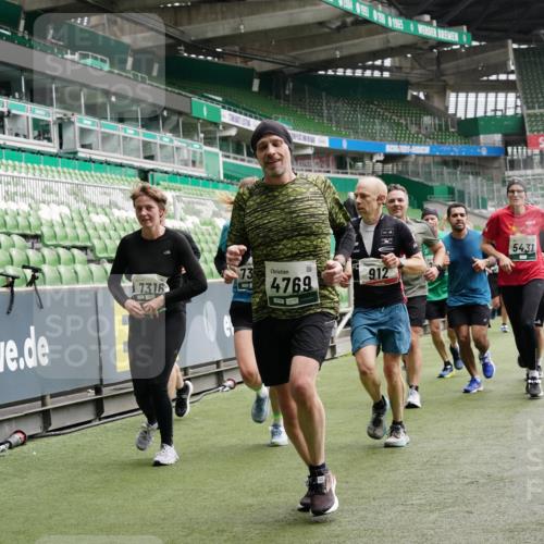 05.10.2025 - 20. swb-Marathon Bremen Michael Burmester http://msf.ph/oto/9330932 05.10.2025 13:03:16 Laufen im Stadion 227, 293, 375, 396, 527, 616, 721, 725, 764, 828, 1067, 1121, 1178, 1275, 1331, 1405, 1425, 1469, 1507, 1514, 1568, 1670, 1705, 1733, 1836, 1944, 2339, 2357, 2375, 2393, 2407, 2597, 2696, 2791, 2960, 2984, 3019, 3147, 3313, 3424, 4026, 4321, 4714, 4767, 4769, 4885, 5410, 5431, 5523, 5527, 5755, 5763, 5867, 5884, 6138, 6215, 6417, 6481, 6666, 7315, 7316, 7407, 7540, 7607, 7653, 8375, 8526, 8957, 97, 518, 729, 921, 1121, 1704, 2772, 2774, 3217, 3917, 4129, 4847 meine-sportfotos.de