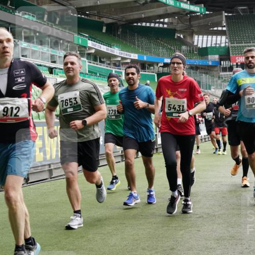 05.10.2025 - 20. swb-Marathon Bremen Michael Burmester http://msf.ph/oto/9330961 05.10.2025 13:03:17 Laufen im Stadion 227, 293, 375, 396, 527, 616, 721, 725, 764, 828, 958, 1067, 1178, 1275, 1331, 1405, 1425, 1469, 1507, 1514, 1568, 1670, 1705, 1733, 1836, 1944, 2339, 2357, 2375, 2393, 2407, 2597, 2696, 2791, 2960, 2984, 3019, 3147, 3313, 3424, 4026, 4321, 4714, 4767, 4769, 4885, 5410, 5431, 5523, 5527, 5755, 5763, 5867, 5884, 6138, 6215, 6417, 6481, 6666, 7315, 7316, 7407, 7540, 7607, 7653, 8375, 8526, 8957, 97, 518, 729, 921, 1121, 1704, 1733, 2772, 2774, 3217, 3917, 4129, 4847 meine-sportfotos.de