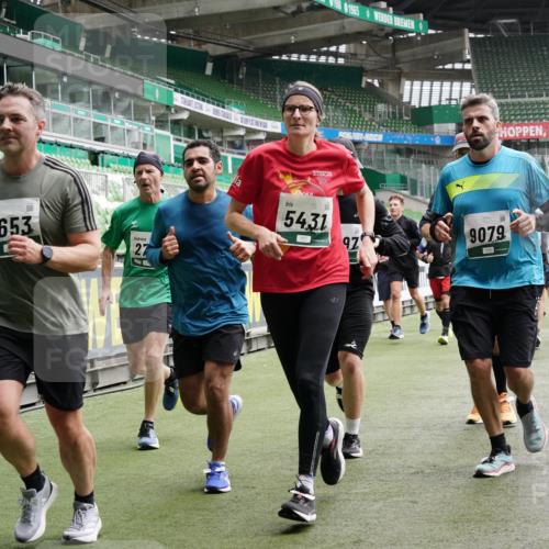 05.10.2025 - 20. swb-Marathon Bremen Michael Burmester http://msf.ph/oto/9330965 05.10.2025 13:03:18 Laufen im Stadion 227, 293, 375, 396, 527, 616, 721, 725, 764, 828, 958, 1067, 1178, 1275, 1331, 1405, 1425, 1469, 1507, 1514, 1568, 1670, 1705, 1836, 1944, 2339, 2357, 2375, 2393, 2407, 2597, 2696, 2791, 2960, 2984, 3019, 3147, 3313, 3424, 4026, 4321, 4714, 4767, 4769, 5410, 5431, 5523, 5527, 5755, 5763, 5867, 5884, 6138, 6215, 6417, 6447, 6481, 6666, 7315, 7316, 7407, 7540, 7607, 7653, 8375, 8526, 8957, 97, 518, 729, 921, 1121, 1704, 1733, 2772, 2774, 3424, 3917, 4129, 4847 meine-sportfotos.de