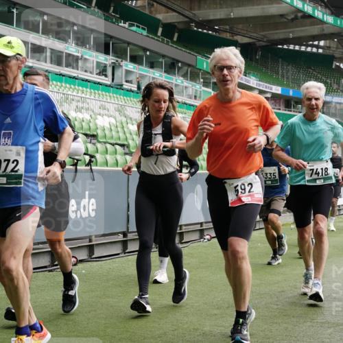 05.10.2025 - 20. swb-Marathon Bremen Michael Burmester http://msf.ph/oto/9330967 05.10.2025 13:04:00 Laufen im Stadion 360, 396, 414, 470, 527, 592, 725, 898, 958, 1019, 1067, 1080, 1084, 1178, 1275, 1331, 1336, 1413, 1425, 1468, 1469, 1507, 1514, 1695, 1852, 1914, 1975, 1997, 2016, 2333, 2339, 2375, 2567, 2617, 2696, 2791, 3037, 3072, 3313, 3485, 4005, 4053, 4087, 4335, 4453, 4462, 4524, 4528, 4637, 4638, 4651, 4767, 4793, 4840, 4928, 5043, 5137, 5162, 5212, 5236, 5343, 5410, 5489, 5523, 5832, 5966, 5969, 6011, 6138, 6145, 6287, 6414, 6447, 6529, 6584, 6635, 7607, 227, 375, 2597 meine-sportfotos.de