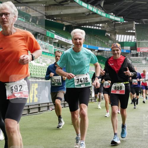 05.10.2025 - 20. swb-Marathon Bremen Michael Burmester http://msf.ph/oto/9330975 05.10.2025 13:04:01 Laufen im Stadion 360, 396, 414, 470, 527, 592, 725, 898, 958, 1019, 1067, 1080, 1084, 1275, 1331, 1336, 1413, 1468, 1469, 1478, 1507, 1514, 1695, 1852, 1914, 1975, 1997, 2016, 2333, 2339, 2375, 2567, 2617, 2696, 3037, 3072, 3313, 3485, 4005, 4053, 4087, 4335, 4453, 4462, 4524, 4528, 4637, 4638, 4651, 4767, 4793, 4803, 4840, 4928, 5043, 5137, 5162, 5212, 5236, 5343, 5410, 5489, 5523, 5832, 5966, 5969, 6011, 6138, 6145, 6287, 6414, 6447, 6529, 6584, 6635, 7607, 227, 375, 2597 meine-sportfotos.de