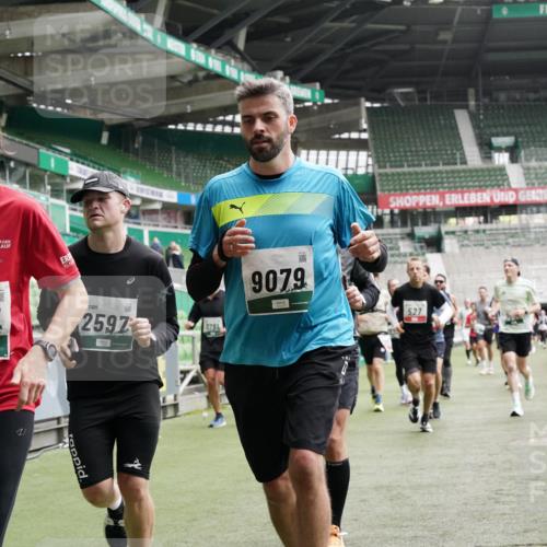 05.10.2025 - 20. swb-Marathon Bremen Michael Burmester http://msf.ph/oto/9330976 05.10.2025 13:03:19 Laufen im Stadion 227, 293, 375, 396, 527, 616, 721, 725, 764, 828, 958, 1067, 1178, 1275, 1331, 1405, 1425, 1469, 1507, 1514, 1568, 1670, 1705, 1836, 1944, 2016, 2339, 2357, 2375, 2393, 2407, 2597, 2696, 2791, 2960, 2984, 3019, 3147, 3313, 4026, 4321, 4714, 4767, 4769, 5410, 5431, 5523, 5527, 5755, 5763, 5867, 5884, 6138, 6215, 6417, 6447, 6481, 6666, 7315, 7316, 7407, 7540, 7607, 7653, 8375, 8526, 8957, 97, 518, 729, 921, 1121, 1704, 1733, 2772, 2774, 3424, 3917, 4129, 4847 meine-sportfotos.de