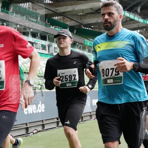 05.10.2025 - 20. swb-Marathon Bremen Michael Burmester http://msf.ph/oto/9330980 05.10.2025 13:03:19 Laufen im Stadion 227, 293, 375, 396, 527, 616, 721, 725, 764, 828, 958, 1067, 1178, 1275, 1331, 1405, 1425, 1469, 1507, 1514, 1568, 1670, 1705, 1836, 1944, 2016, 2339, 2357, 2375, 2393, 2407, 2597, 2696, 2791, 2960, 2984, 3019, 3147, 3313, 4026, 4321, 4714, 4767, 4769, 5410, 5431, 5523, 5527, 5755, 5763, 5867, 5884, 6138, 6215, 6417, 6447, 6481, 6666, 7315, 7316, 7407, 7540, 7607, 7653, 8375, 8526, 8957, 97, 518, 729, 921, 1121, 1704, 1733, 2772, 2774, 3424, 3917, 4129, 4847 meine-sportfotos.de