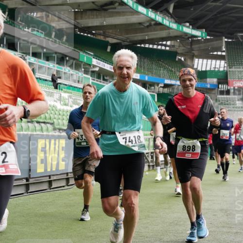 05.10.2025 - 20. swb-Marathon Bremen Michael Burmester http://msf.ph/oto/9330983 05.10.2025 13:04:01 Laufen im Stadion 360, 396, 414, 470, 527, 592, 725, 898, 958, 1019, 1067, 1080, 1084, 1275, 1331, 1336, 1413, 1468, 1469, 1478, 1507, 1514, 1695, 1852, 1914, 1975, 1997, 2016, 2333, 2339, 2375, 2567, 2617, 2696, 3037, 3072, 3313, 3485, 4005, 4053, 4087, 4335, 4453, 4462, 4524, 4528, 4637, 4638, 4651, 4767, 4793, 4803, 4840, 4928, 5043, 5137, 5162, 5212, 5236, 5343, 5410, 5489, 5523, 5832, 5966, 5969, 6011, 6138, 6145, 6287, 6414, 6447, 6529, 6584, 6635, 7607, 227, 375, 2597 meine-sportfotos.de