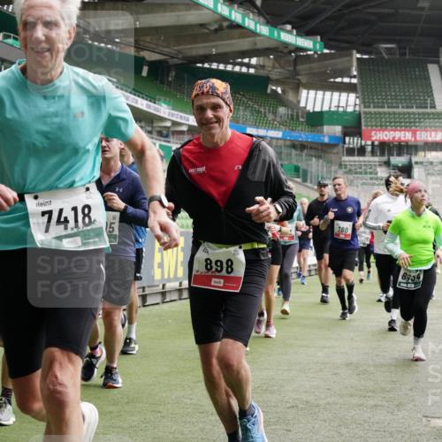 05.10.2025 - 20. swb-Marathon Bremen Michael Burmester http://msf.ph/oto/9330987 05.10.2025 13:04:02 Laufen im Stadion 360, 396, 414, 470, 527, 592, 725, 898, 958, 1019, 1067, 1080, 1084, 1275, 1331, 1336, 1413, 1468, 1478, 1507, 1514, 1695, 1852, 1914, 1975, 1997, 2016, 2333, 2339, 2375, 2567, 2617, 2696, 3037, 3072, 3313, 3485, 4005, 4053, 4087, 4335, 4453, 4462, 4524, 4528, 4637, 4638, 4651, 4767, 4793, 4803, 4840, 4928, 5043, 5137, 5162, 5212, 5236, 5343, 5410, 5489, 5523, 5832, 5966, 5969, 6011, 6138, 6145, 6287, 6414, 6447, 6529, 6584, 6635, 7607, 227, 375, 396, 2597 meine-sportfotos.de