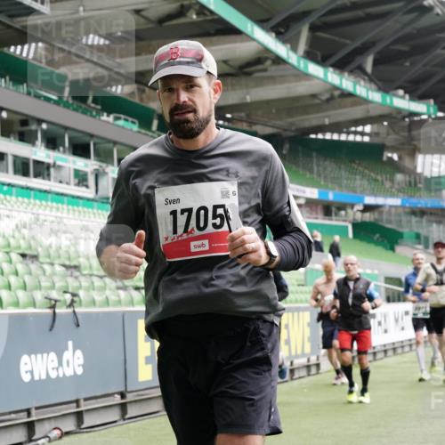 05.10.2025 - 20. swb-Marathon Bremen Michael Burmester http://msf.ph/oto/9330988 05.10.2025 13:03:20 Laufen im Stadion 227, 293, 375, 396, 527, 616, 721, 725, 764, 828, 958, 1067, 1178, 1275, 1331, 1405, 1425, 1469, 1507, 1514, 1568, 1670, 1705, 1836, 1944, 2016, 2339, 2357, 2375, 2393, 2407, 2597, 2696, 2791, 2960, 2984, 3019, 3147, 3313, 4026, 4321, 4714, 4767, 4769, 5410, 5431, 5523, 5527, 5755, 5763, 5867, 5884, 6138, 6215, 6414, 6417, 6447, 6481, 6666, 7315, 7316, 7407, 7540, 7607, 7653, 8375, 8526, 8957, 97, 518, 729, 921, 1121, 1704, 1733, 2772, 2774, 3424, 3917, 4129 meine-sportfotos.de
