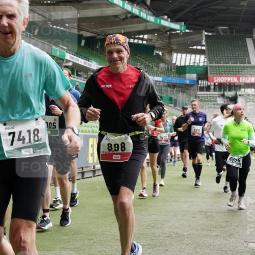 05.10.2025 - 20. swb-Marathon Bremen Michael Burmester http://msf.ph/oto/9330991 05.10.2025 13:04:02 Laufen im Stadion 360, 396, 414, 470, 527, 592, 725, 898, 958, 1019, 1067, 1080, 1084, 1275, 1331, 1336, 1413, 1468, 1478, 1507, 1514, 1695, 1852, 1914, 1975, 1997, 2016, 2333, 2339, 2375, 2567, 2617, 2696, 3037, 3072, 3313, 3485, 4005, 4053, 4087, 4335, 4453, 4462, 4524, 4528, 4637, 4638, 4651, 4767, 4793, 4803, 4840, 4928, 5043, 5137, 5162, 5212, 5236, 5343, 5410, 5489, 5523, 5832, 5966, 5969, 6011, 6138, 6145, 6287, 6414, 6447, 6529, 6584, 6635, 7607, 227, 375, 396, 2597 meine-sportfotos.de