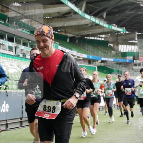 05.10.2025 - 20. swb-Marathon Bremen Michael Burmester http://msf.ph/oto/9330995 05.10.2025 13:04:02 Laufen im Stadion 360, 396, 414, 470, 527, 592, 725, 898, 958, 1019, 1067, 1080, 1084, 1275, 1331, 1336, 1413, 1468, 1478, 1507, 1514, 1695, 1852, 1914, 1975, 1997, 2016, 2333, 2339, 2375, 2567, 2617, 2696, 3037, 3072, 3313, 3485, 4005, 4053, 4087, 4335, 4453, 4462, 4524, 4528, 4637, 4638, 4651, 4767, 4793, 4803, 4840, 4928, 5043, 5137, 5162, 5212, 5236, 5343, 5410, 5489, 5523, 5832, 5966, 5969, 6011, 6138, 6145, 6287, 6414, 6447, 6529, 6584, 6635, 7607, 227, 375, 396, 2597 meine-sportfotos.de