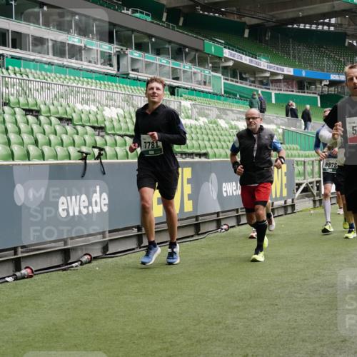 05.10.2025 - 20. swb-Marathon Bremen Michael Burmester http://msf.ph/oto/9330996 05.10.2025 13:03:21 Laufen im Stadion 227, 293, 375, 396, 527, 616, 721, 725, 764, 828, 958, 1067, 1178, 1275, 1331, 1405, 1425, 1469, 1507, 1514, 1568, 1670, 1705, 1836, 1944, 2016, 2339, 2357, 2375, 2393, 2407, 2567, 2597, 2696, 2791, 2960, 2984, 3019, 3147, 3313, 4026, 4321, 4714, 4767, 4769, 5410, 5431, 5523, 5527, 5755, 5763, 5867, 5884, 5966, 6138, 6215, 6414, 6417, 6447, 6481, 6666, 7315, 7316, 7407, 7540, 7607, 7653, 8375, 8526, 8957, 97, 518, 729, 921, 1121, 1704, 1733, 2393, 2772, 2774, 3424, 3917, 4129 meine-sportfotos.de