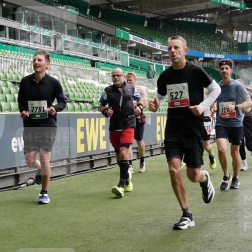 05.10.2025 - 20. swb-Marathon Bremen Michael Burmester http://msf.ph/oto/9331004 05.10.2025 13:03:22 Laufen im Stadion 227, 293, 375, 396, 527, 616, 721, 725, 764, 828, 958, 1067, 1178, 1275, 1331, 1405, 1425, 1469, 1507, 1514, 1568, 1670, 1705, 1836, 1944, 2016, 2339, 2357, 2375, 2407, 2567, 2597, 2696, 2791, 2960, 2984, 3019, 3147, 3313, 4026, 4321, 4714, 4767, 4769, 5410, 5431, 5523, 5527, 5755, 5763, 5867, 5884, 5966, 6138, 6215, 6414, 6417, 6447, 6481, 6666, 7315, 7316, 7407, 7540, 7607, 7653, 8375, 8526, 8957, 97, 518, 729, 921, 1121, 1704, 1733, 2393, 2772, 2774, 3424, 3917, 4129 meine-sportfotos.de