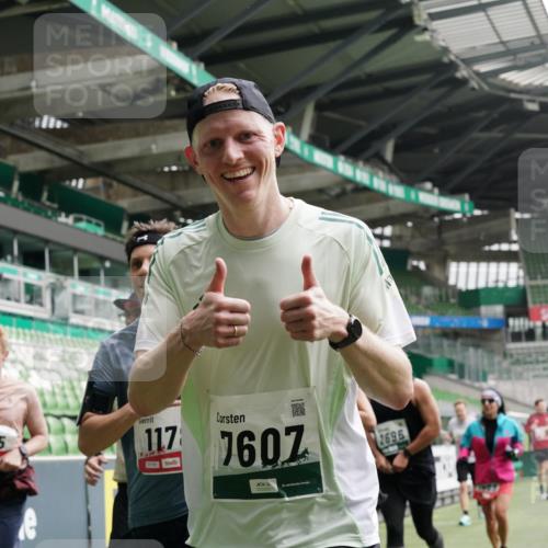 05.10.2025 - 20. swb-Marathon Bremen Michael Burmester http://msf.ph/oto/9331027 05.10.2025 13:03:24 Laufen im Stadion 227, 293, 375, 396, 527, 616, 721, 725, 764, 828, 958, 1067, 1178, 1275, 1331, 1336, 1425, 1469, 1507, 1514, 1568, 1670, 1705, 1836, 1944, 2016, 2339, 2357, 2375, 2407, 2567, 2597, 2696, 2791, 2960, 2984, 3019, 3037, 3147, 3313, 4026, 4321, 4714, 4767, 4769, 5410, 5431, 5489, 5523, 5527, 5755, 5763, 5867, 5884, 5966, 6138, 6215, 6414, 6417, 6447, 6481, 6666, 7315, 7316, 7407, 7540, 7607, 7653, 8375, 8526, 8957, 97, 518, 729, 1121, 1704, 1733, 2393, 2772, 3424, 3917 meine-sportfotos.de