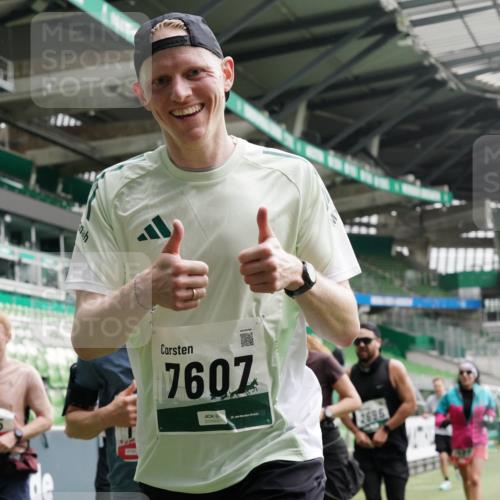 05.10.2025 - 20. swb-Marathon Bremen Michael Burmester http://msf.ph/oto/9331031 05.10.2025 13:03:24 Laufen im Stadion 227, 293, 375, 396, 527, 616, 721, 725, 764, 828, 958, 1067, 1178, 1275, 1331, 1336, 1425, 1469, 1507, 1514, 1568, 1670, 1705, 1836, 1944, 2016, 2339, 2357, 2375, 2407, 2567, 2597, 2696, 2791, 2960, 2984, 3019, 3037, 3147, 3313, 4026, 4321, 4714, 4767, 4769, 5410, 5431, 5489, 5523, 5527, 5755, 5763, 5867, 5884, 5966, 6138, 6215, 6414, 6417, 6447, 6481, 6666, 7315, 7316, 7407, 7540, 7607, 7653, 8375, 8526, 8957, 97, 518, 729, 1121, 1704, 1733, 2393, 2772, 3424, 3917 meine-sportfotos.de