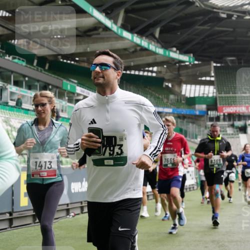 05.10.2025 - 20. swb-Marathon Bremen Michael Burmester http://msf.ph/oto/9331032 05.10.2025 13:04:05 Laufen im Stadion 100, 360, 414, 470, 592, 898, 958, 1019, 1067, 1080, 1084, 1275, 1331, 1336, 1413, 1468, 1478, 1507, 1514, 1695, 1852, 1914, 1975, 1997, 2016, 2333, 2339, 2375, 2567, 2617, 3037, 3072, 3313, 3346, 3485, 4005, 4053, 4087, 4243, 4335, 4453, 4462, 4524, 4528, 4637, 4638, 4651, 4757, 4767, 4793, 4803, 4840, 4928, 5043, 5137, 5162, 5212, 5236, 5343, 5410, 5446, 5489, 5523, 5832, 5966, 5969, 6011, 6138, 6145, 6287, 6414, 6447, 6529, 6584, 6635, 227, 375, 396, 2597 meine-sportfotos.de