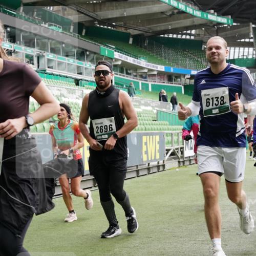 05.10.2025 - 20. swb-Marathon Bremen Michael Burmester http://msf.ph/oto/9331048 05.10.2025 13:03:25 Laufen im Stadion 227, 293, 375, 396, 527, 616, 721, 725, 764, 958, 1067, 1178, 1275, 1331, 1336, 1425, 1469, 1507, 1514, 1568, 1670, 1705, 1836, 1944, 2016, 2339, 2357, 2375, 2407, 2567, 2597, 2696, 2791, 2960, 2984, 3019, 3037, 3147, 3313, 4026, 4321, 4528, 4767, 4769, 5410, 5431, 5489, 5523, 5527, 5755, 5763, 5867, 5884, 5966, 6138, 6215, 6414, 6417, 6447, 6481, 6666, 7315, 7316, 7407, 7540, 7607, 7653, 8375, 8526, 8957, 97, 518, 729, 1121, 1704, 1733, 2393, 2772, 3424, 3917 meine-sportfotos.de